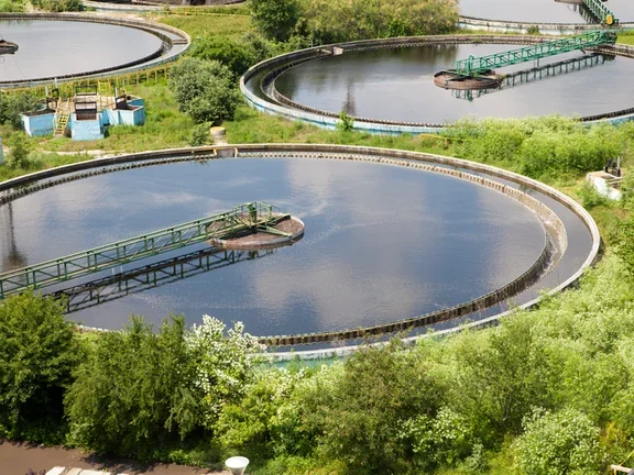 Cleaning construction for a sewage treatment-recadrer-DirCom-Thinkstocks_credits